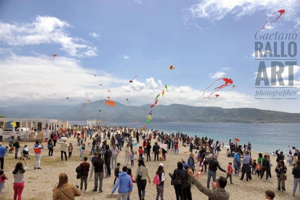 Grande successo per il primo festival degli aquiloni a Capo Peloro