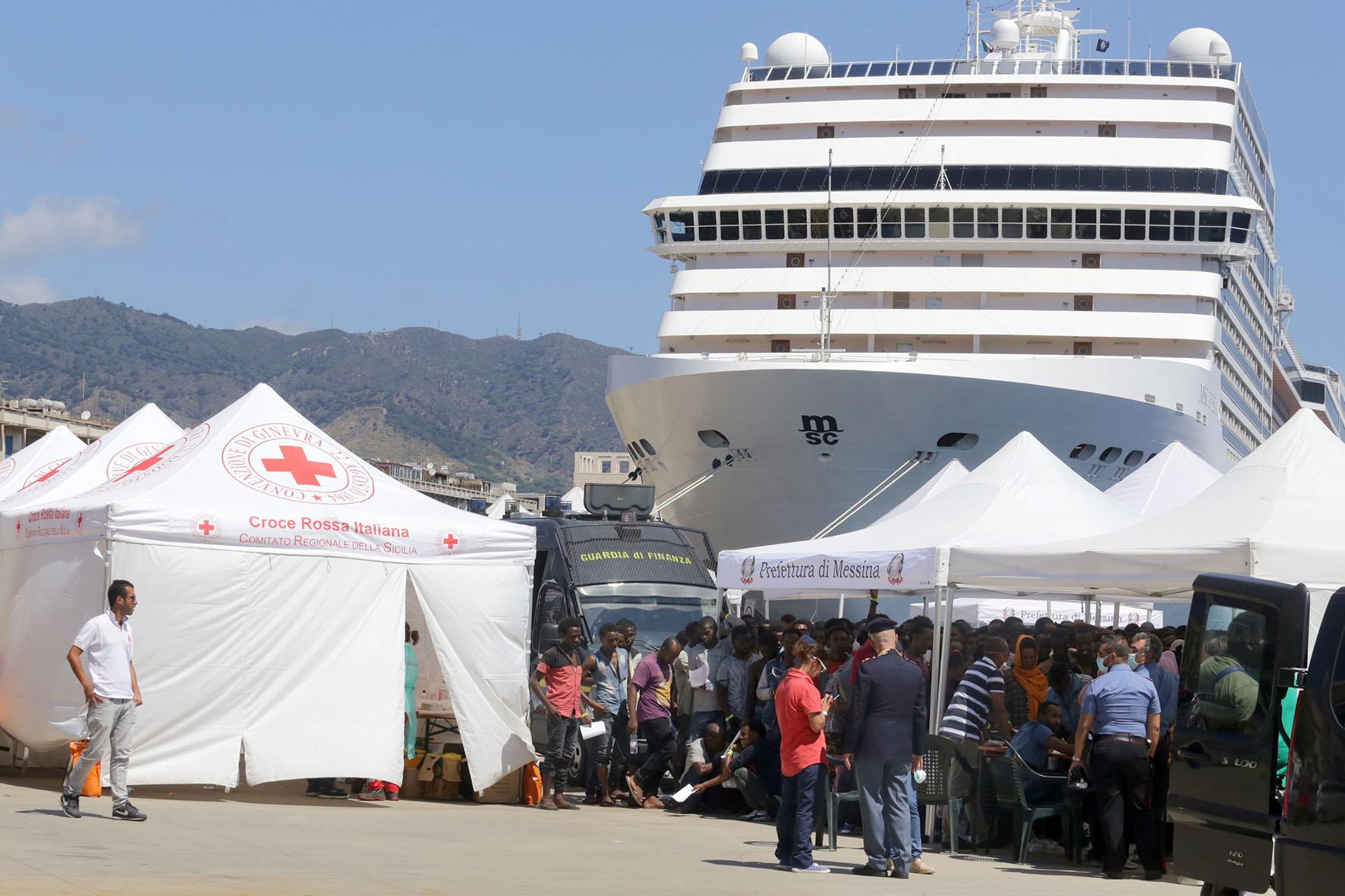 Sbarco di migranti a Pozzallo, bimba grave trasferita a Messina