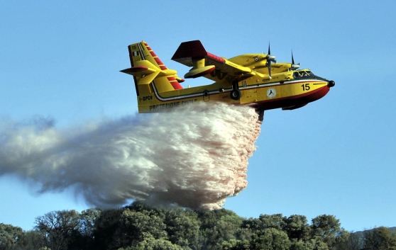 Incendi: avviate le prime stime, risarcimenti per i "danni" causati dai Canadair