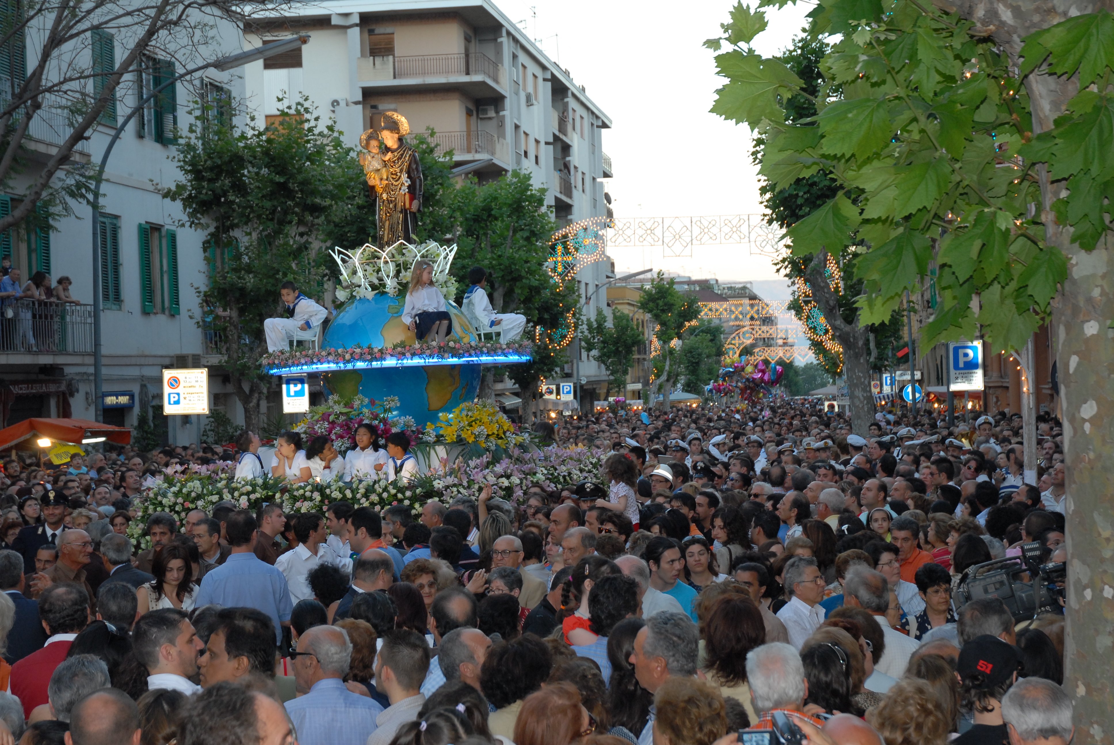 Notte Bianca S. Antonio, 40 spettacoli e 70mila fedeli 24-25 giugno