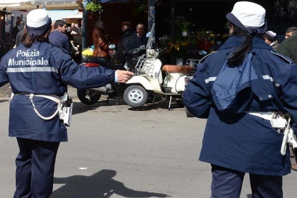 Un Vigile sul carro attrezzi, il Silpol chiede il ritiro della delibera