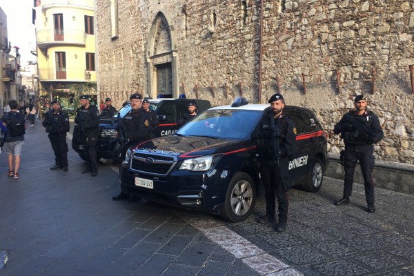 Deteneva droga nel suo negozio, arrestato un esercente di Taormina