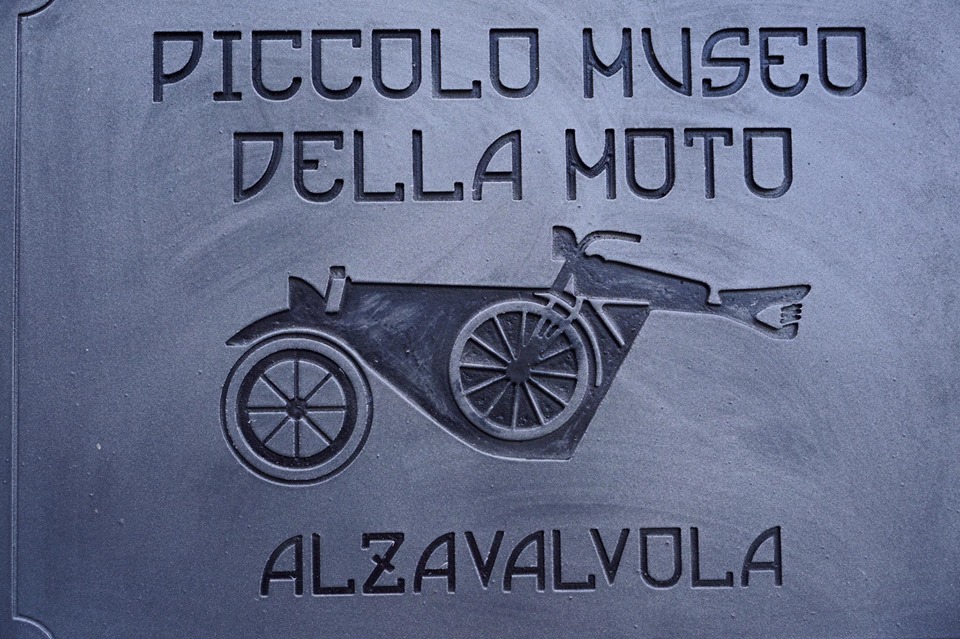 Nuovo evento per il Piccolo Museo delle Moto: il Vespa Club di Roccalumera in visita a Castroreale