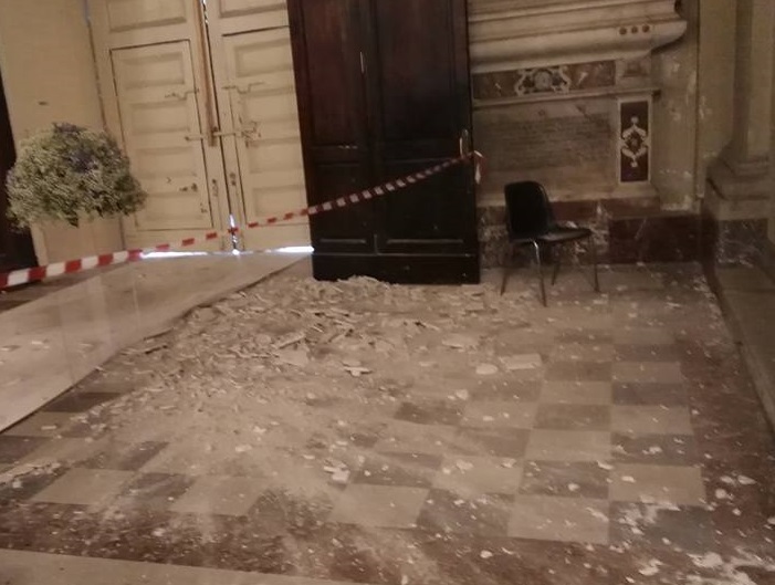 Crollo in Cattedrale ad Acireale, bimbo in gravi condizioni a Messina
