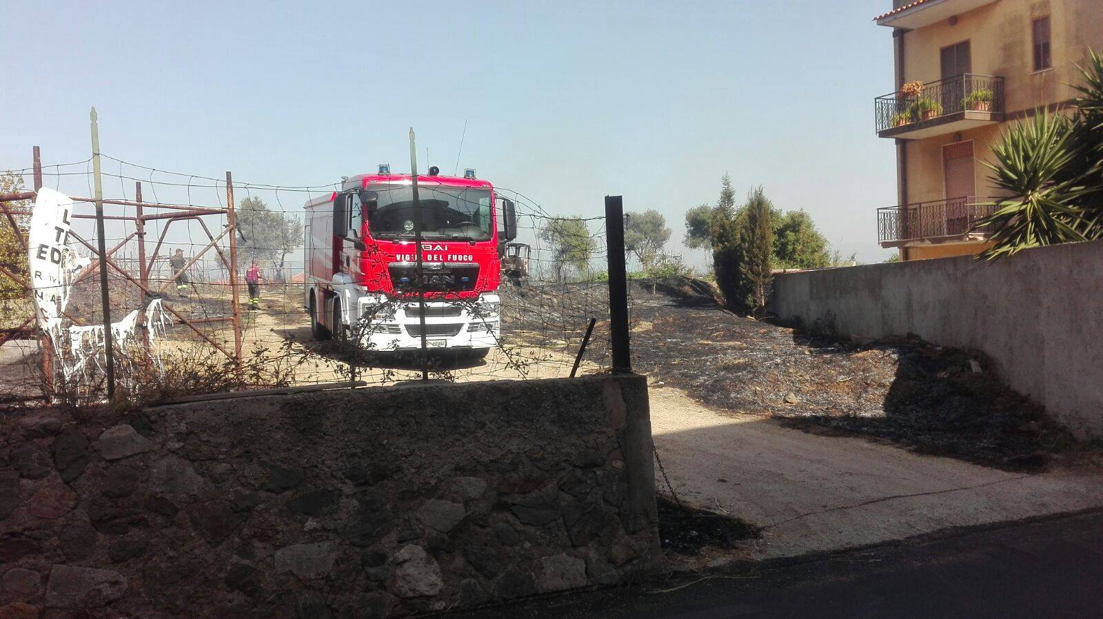 Salita Tono, appiccato altro rogo. Stavolta in fumo camion e mezzi di impresa edile