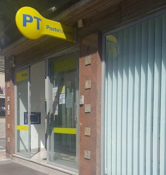 Poste Italiane, atti giudiziari, raccomandate e pacchi allo sportello. Ore di attesa