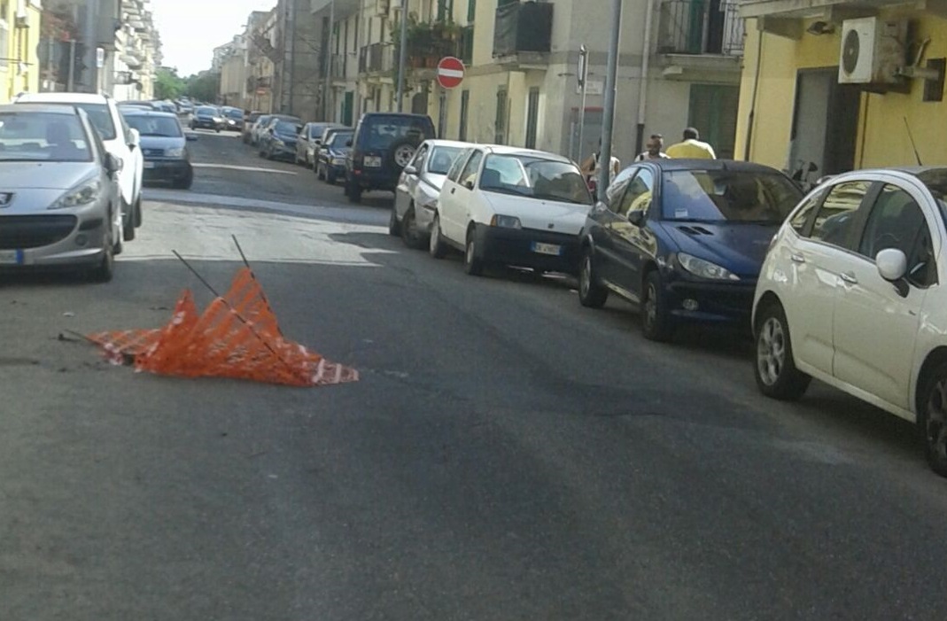 Via Napoli: attenti alla buca ed il Giro d'Italia è lontano…