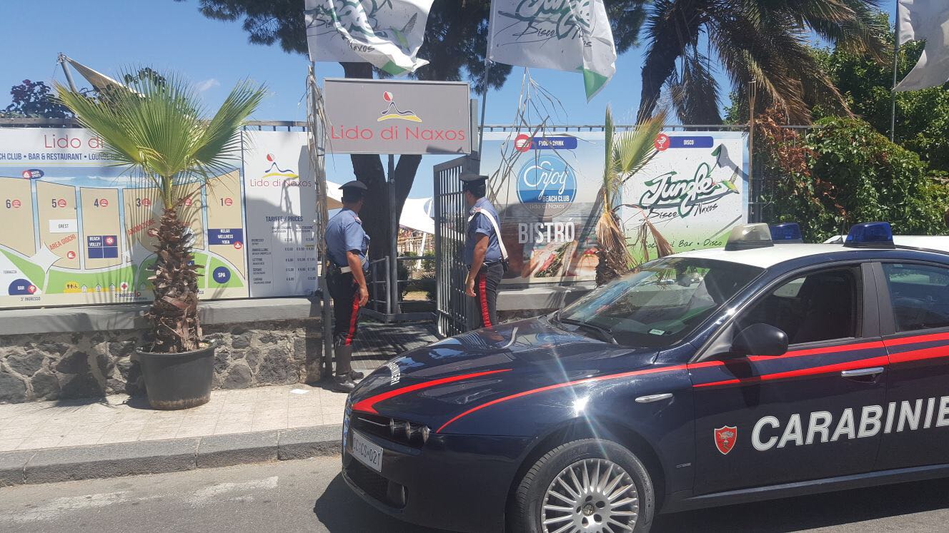 Svaligiano lido a Giardini, sei giovani catanesi in manette