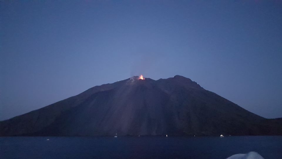 Forte esplosione sullo Stromboli, allarme sull’isola