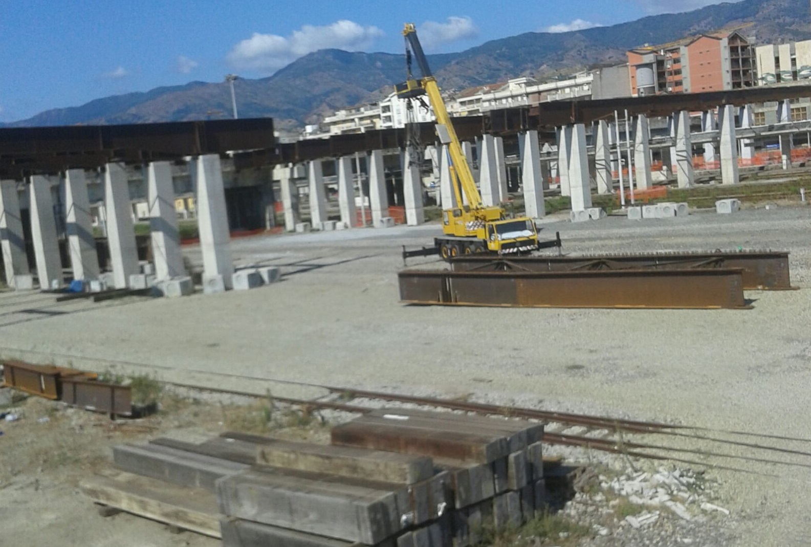 Stazione Fs, avviato il cantiere per il parcheggio sopraelevato