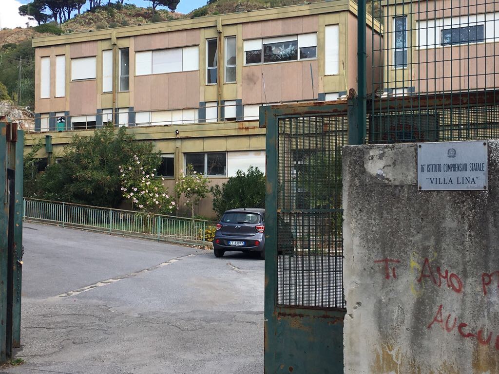 Pulci alla scuola Villa Lina. Bucalo: "Intervenite subito"