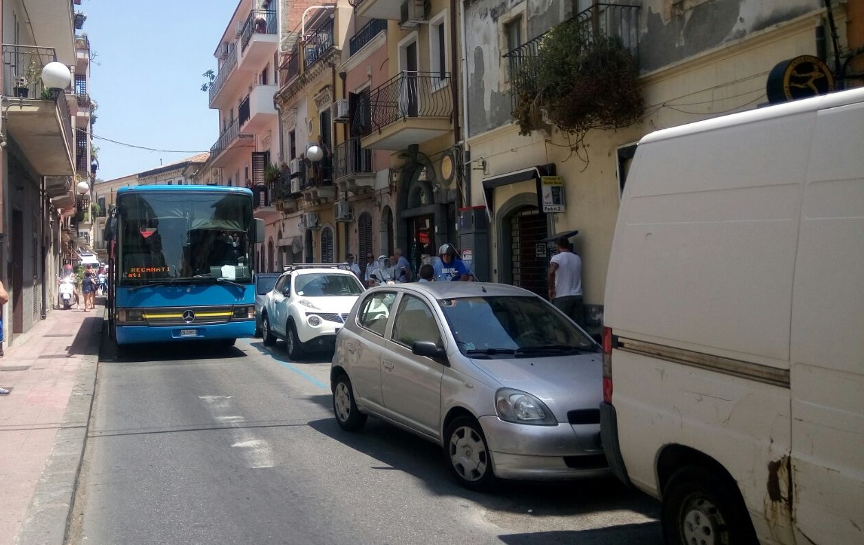 A18: svincolo di Taormina chiuso, Giardini paralizzata