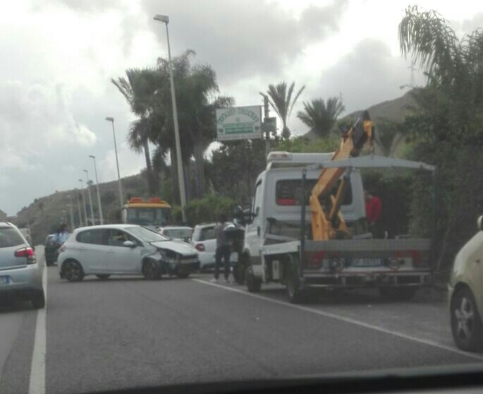 Galati Marina, incidente stradale sulla Ss 114