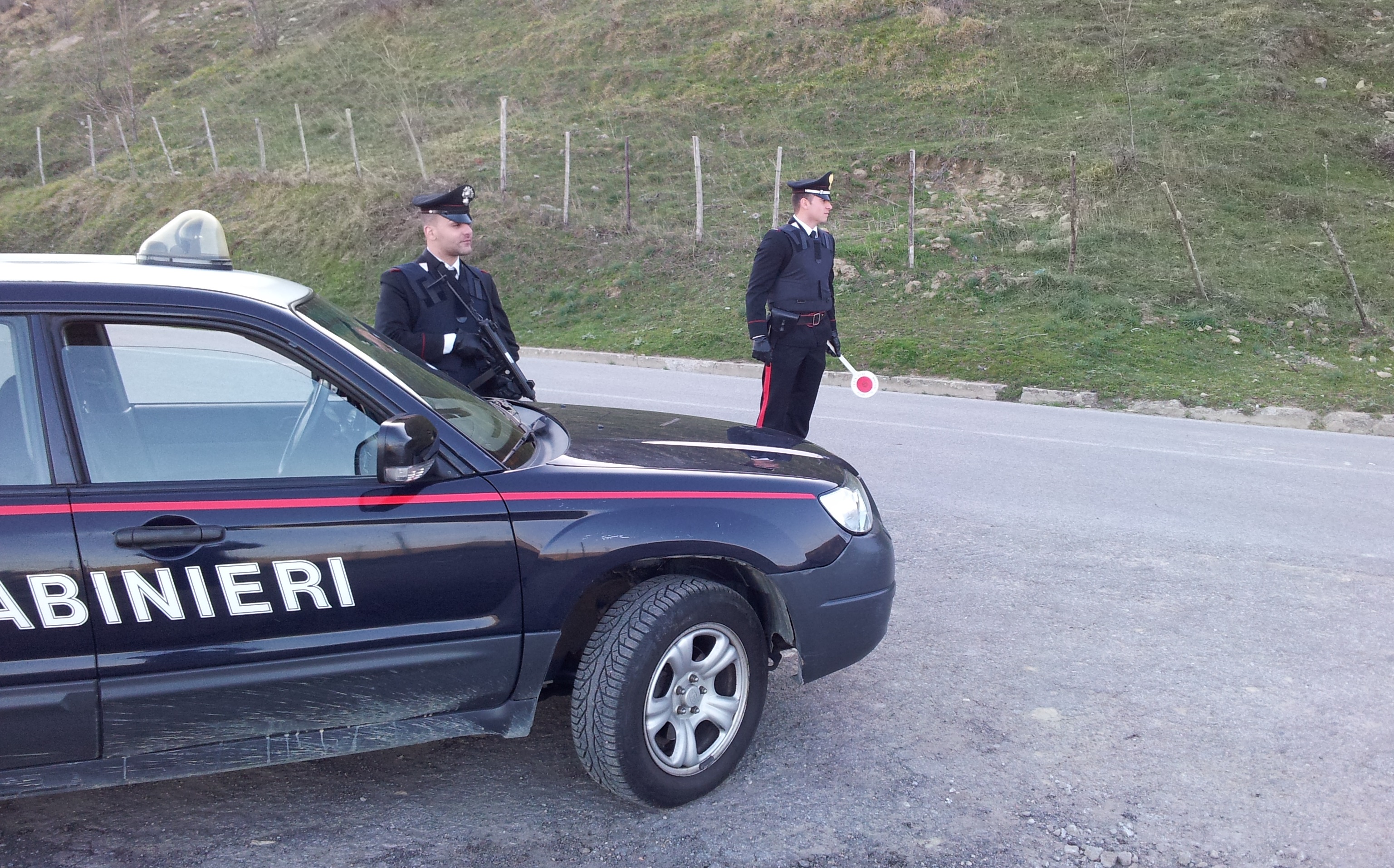 Nascondeva armi nel fienile, agricoltore arrestato dai carabinieri