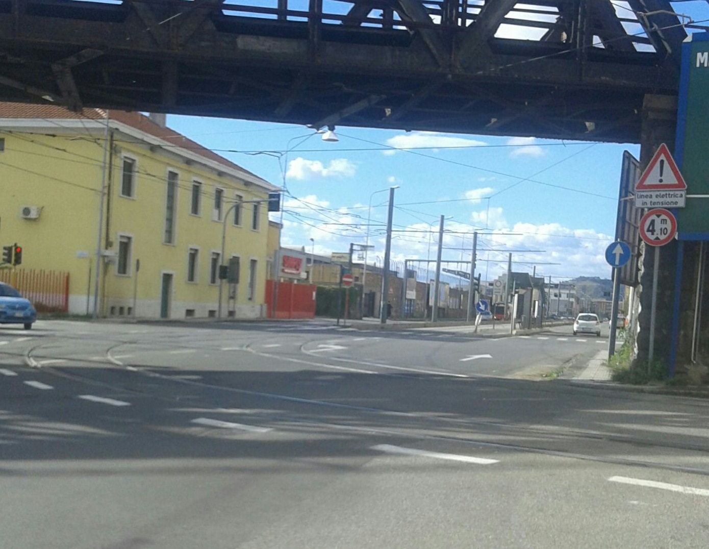 Ponte di Gazzi: segnaletica ingannevole, automobilisti disorientati