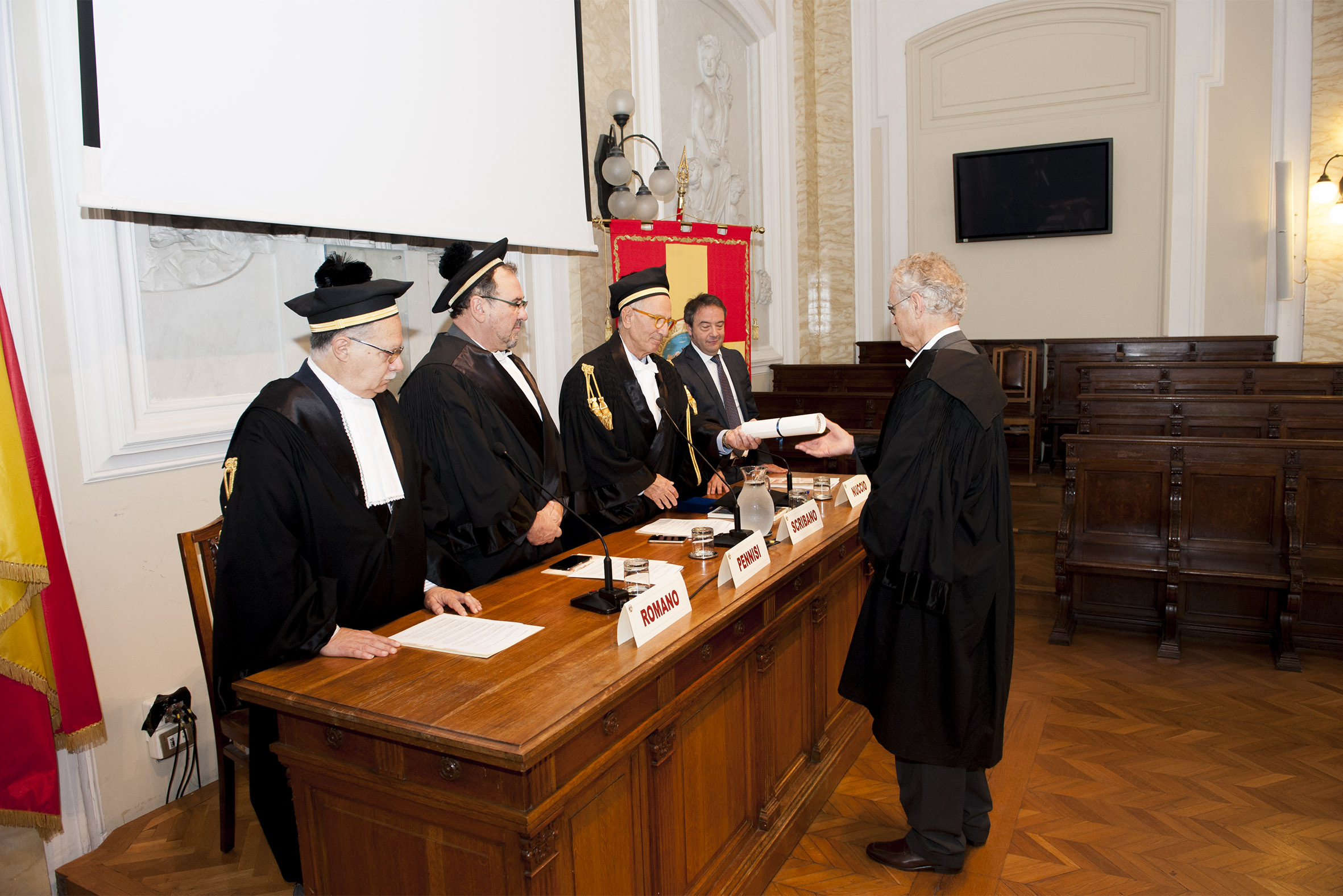 UniMe: dottorato honoris causa al prof. Capra