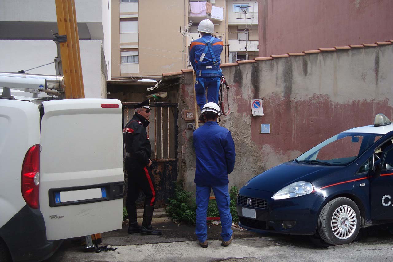 Realizza un allaccio abusivo alla rete elettrica, 34enne accusato di furto aggravato