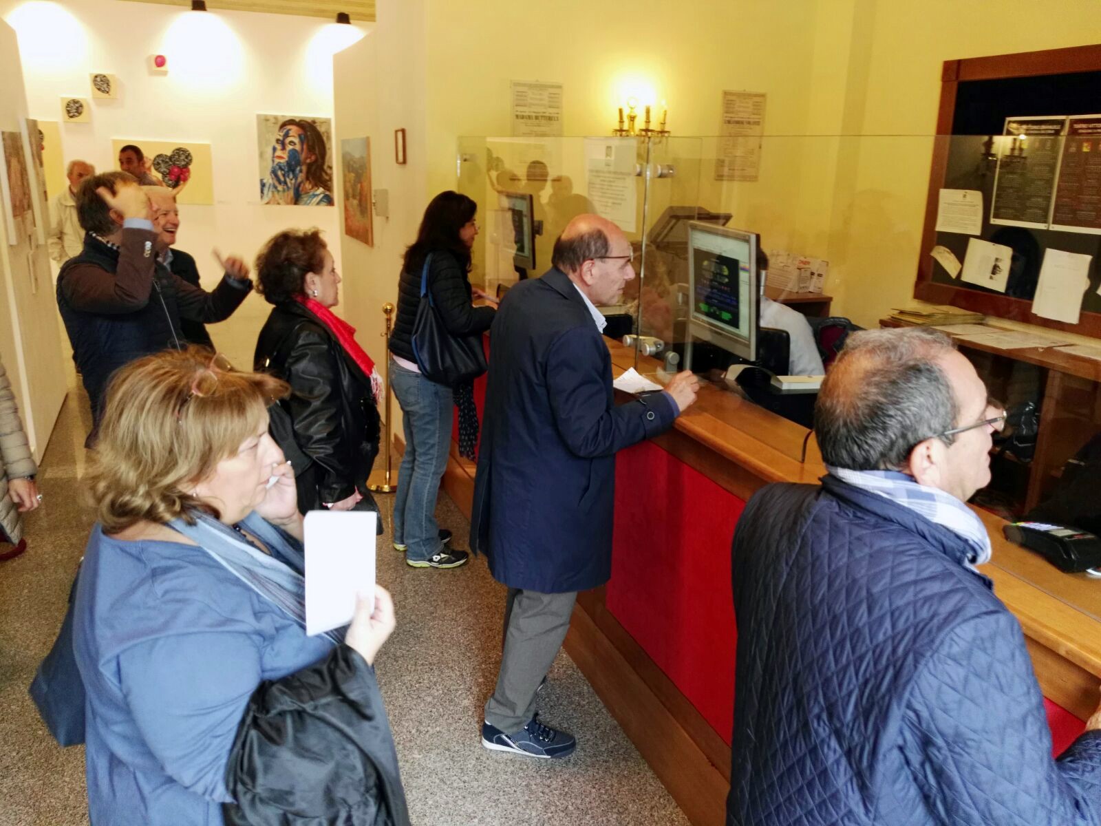 Cartellone del Teatro Vittorio Emanuele trascina utenti al botteghino