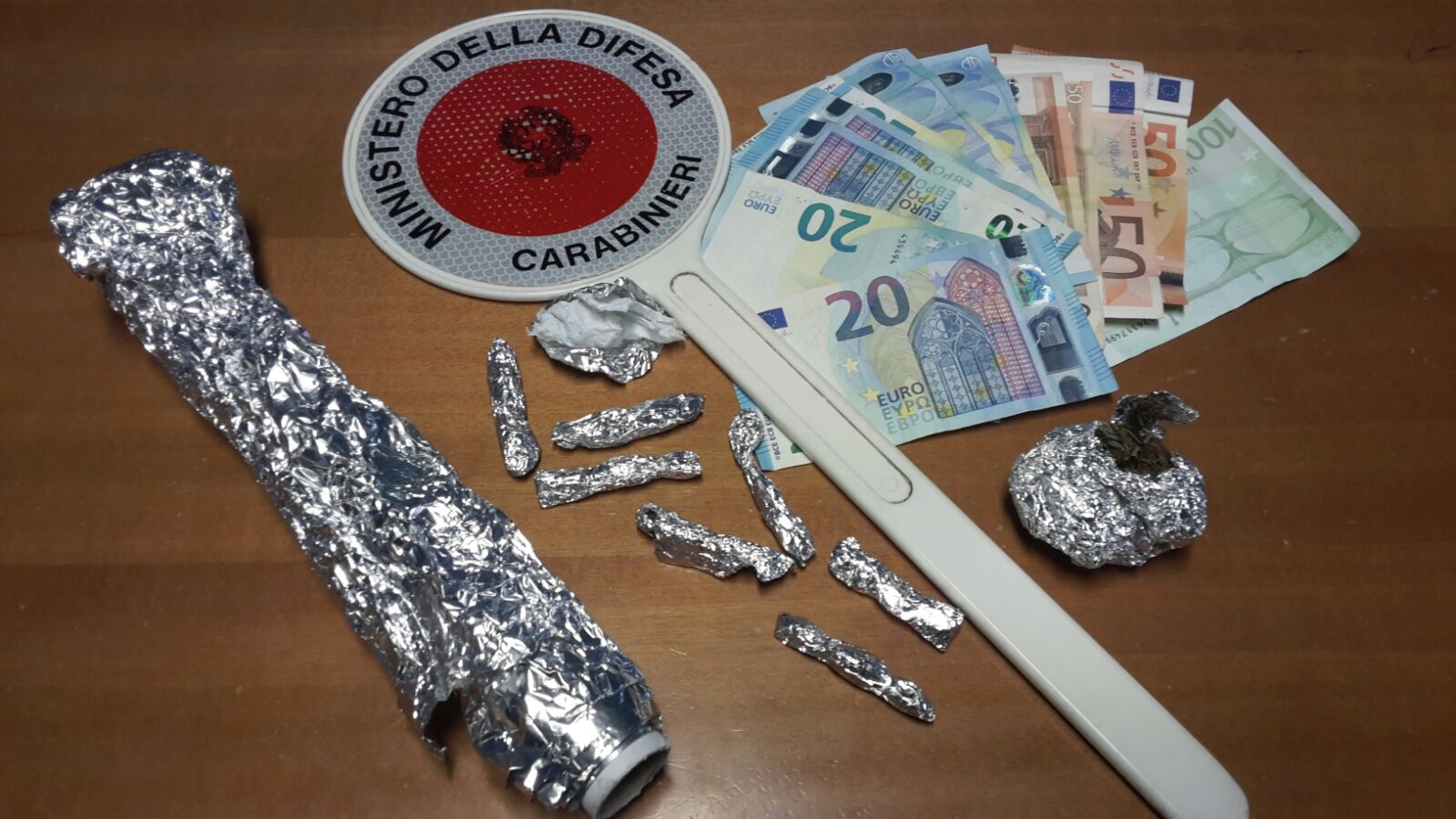 Spaccio di droga, due giovani arrestati dai carabinieri