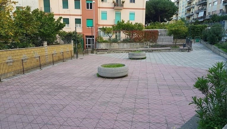 Chi fa da sé fa per tre, Idea San Licandro: Piazzetta San Salvatore dei Greci avrà i suoi fiori e lampioni