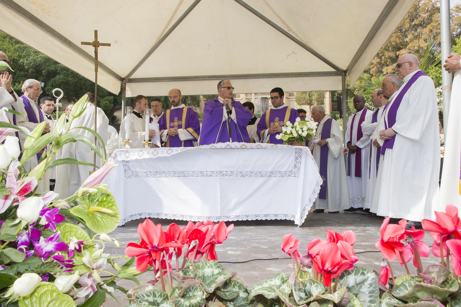 Commemorazione Defunti, Santa Messa al Gran Camposanto