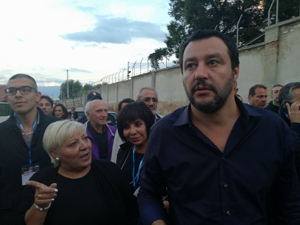 Salvini a Furci, De Luca lo invita a mangiare una granita in mezzo alle baracche