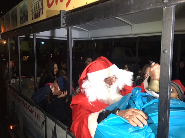 Successo del trenino di Babbo Natale a Giostra