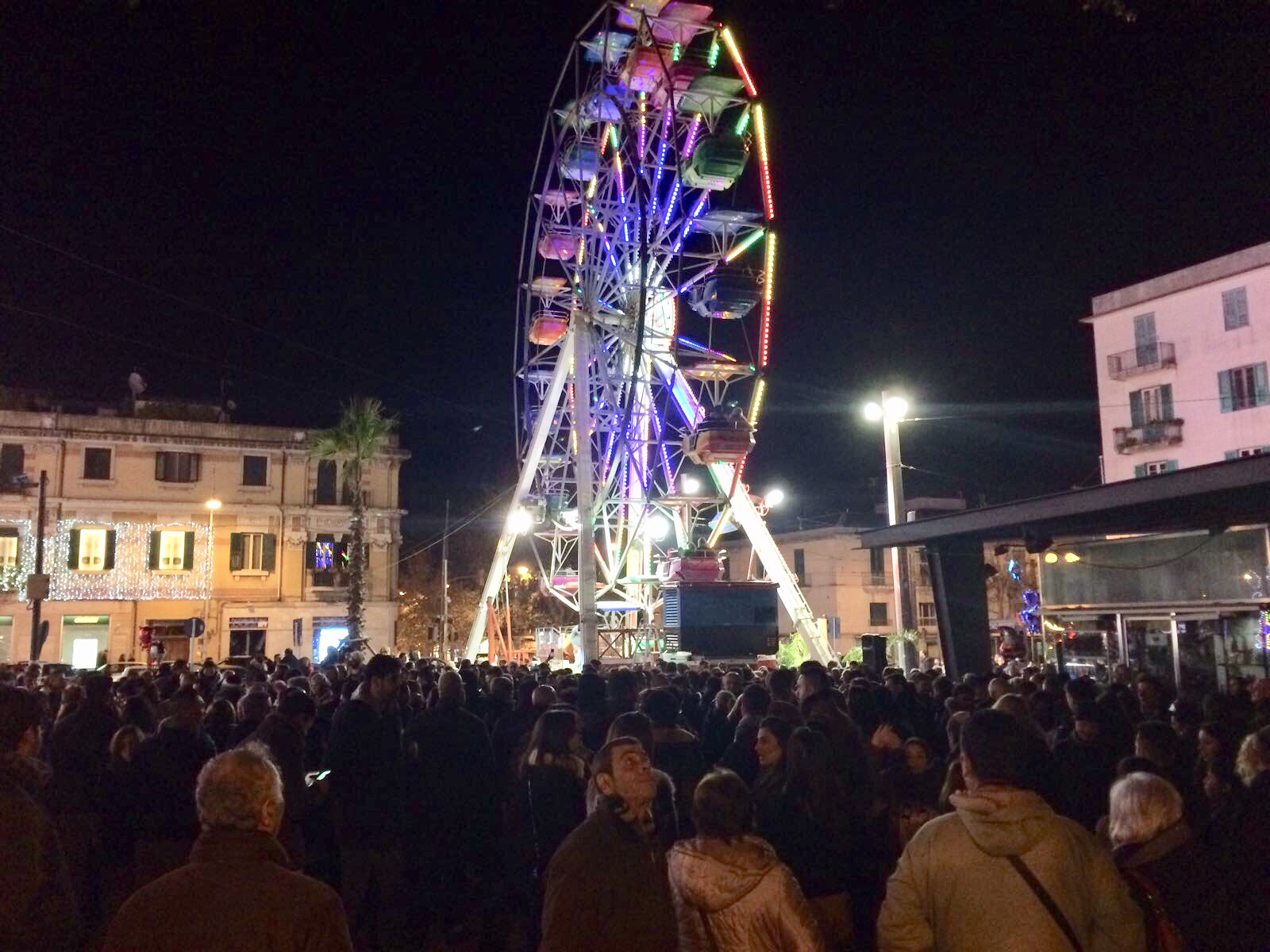 Piazza Cairoli presa d'assalto. Picciotto: "Mai vista così tanta gente". Oggi gli attesi Tinturia