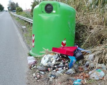 Campane di vetro stracolme, Biancuzzo sollecita interventi a San Saba e Tarantonio