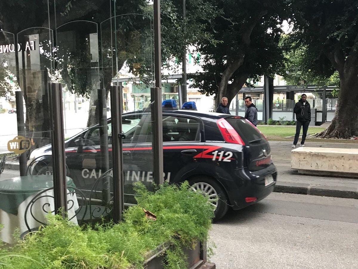 Arresto lampo dei Cc, preso scippatore a piazza Cairoli