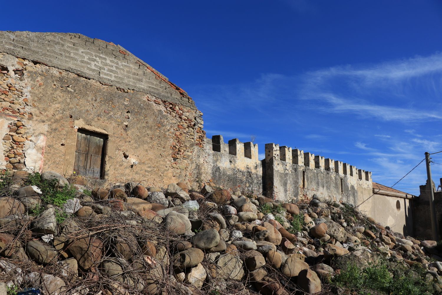 Acquedolci: Sos per salvare il castello, "Aiace" e "Ambiente è vita" si rivolgono a Musumeci