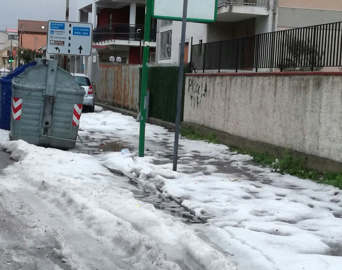 Intensa grandinata, Messina si tinge di bianco