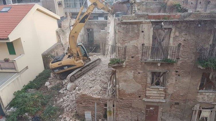 Edificio settecentesco distrutto in pieno giorno, De Cola: Da punire gesto arrogante compiuto da privati