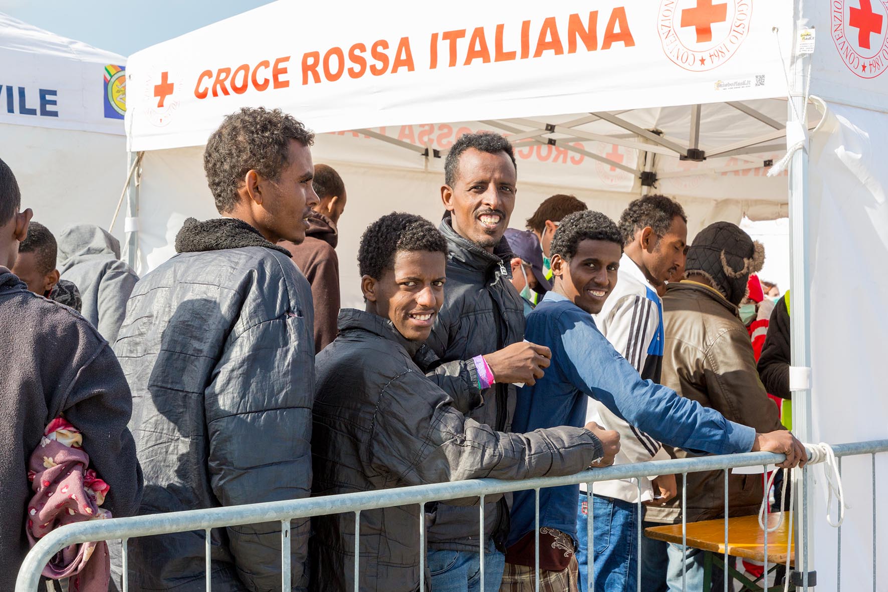 Sicilia, sbarcati 750 migranti