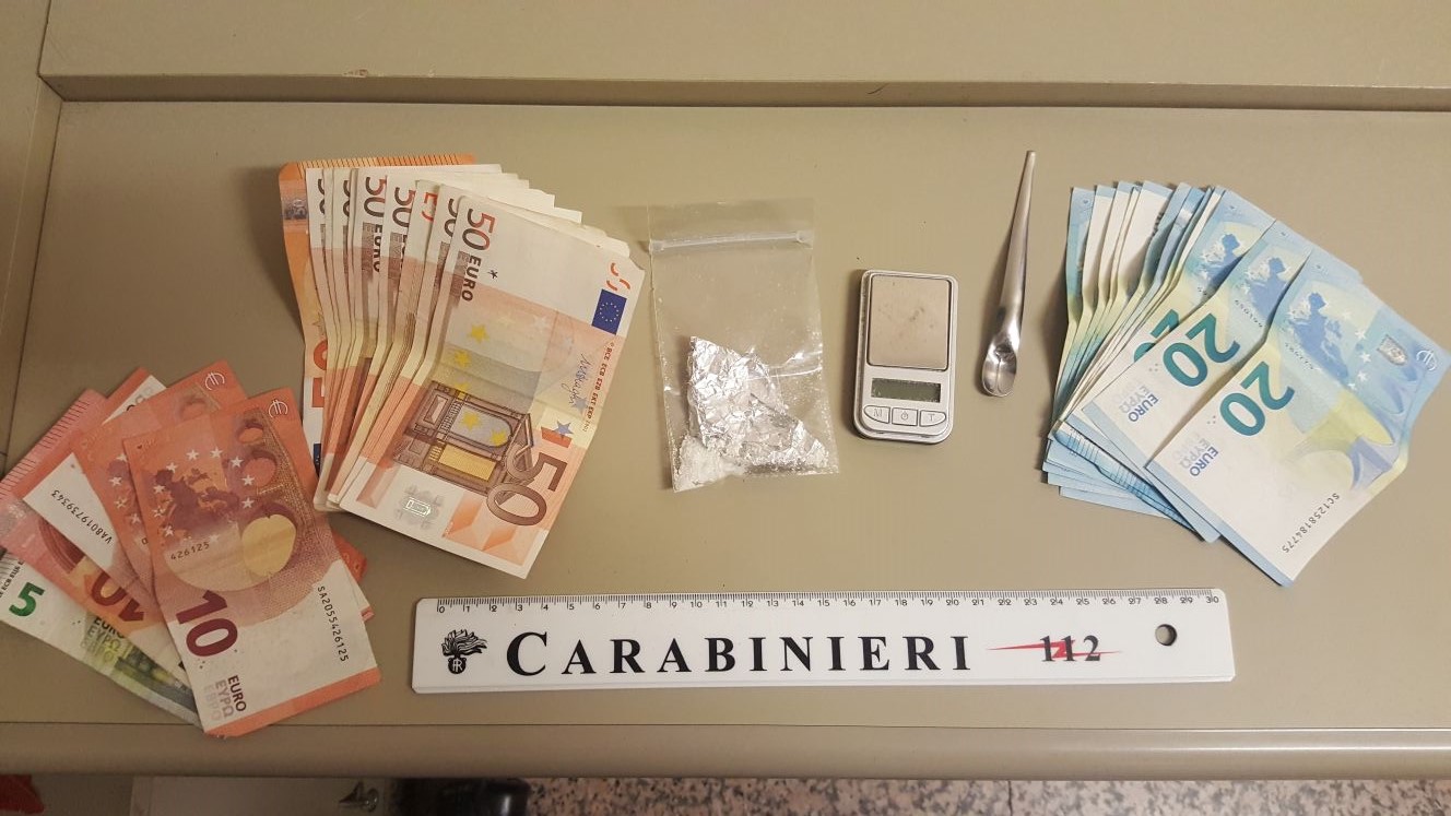 Spacciava cocaina da casa, 39enne arrestato a Giostra