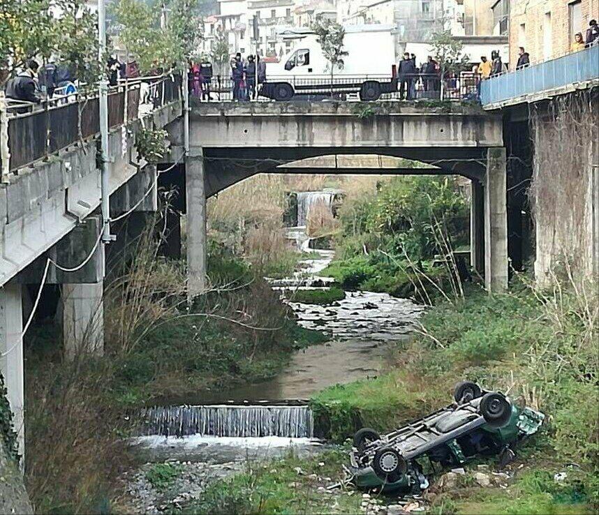 Tragedia a Tortorici, auto si ribalta e finisce nel torrente: muore 19enne