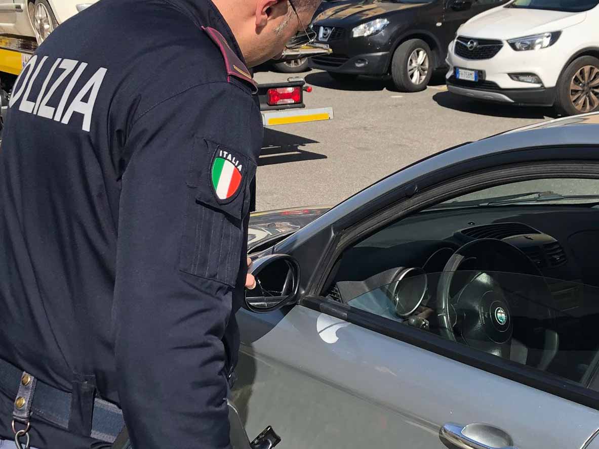 Auto crivellata di colpi in via Trapani, avviate indagini