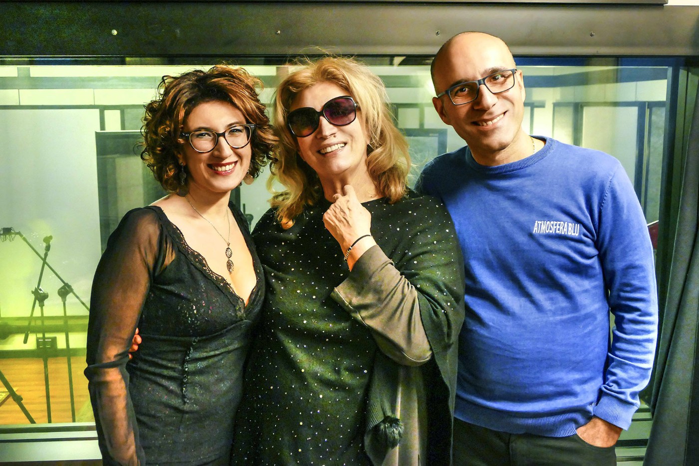 Trepidante attesa per il concerto di Atmosfera blu feat Iva Zanicchi in scena al Teatro Mandanici