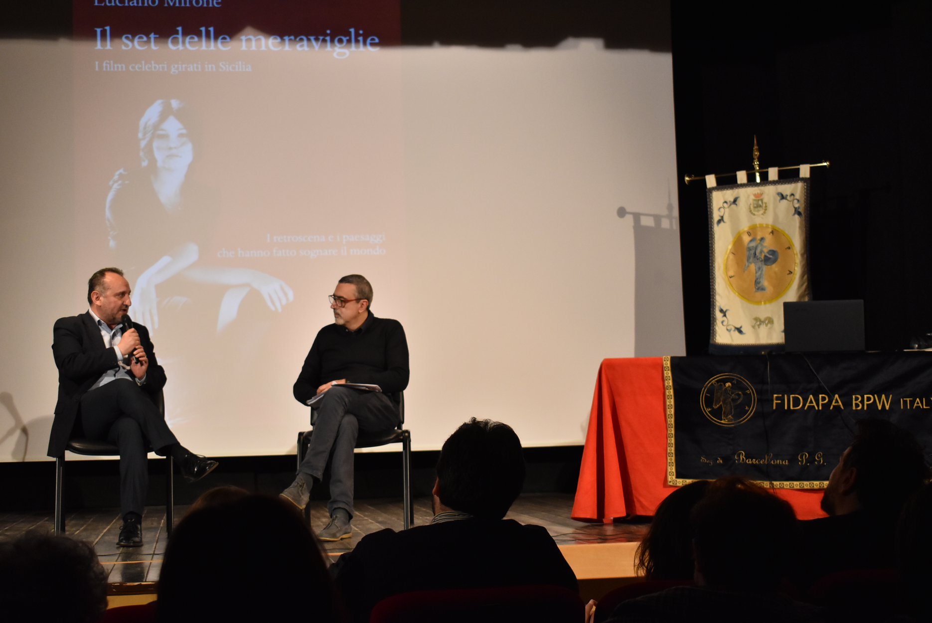 L'Aula Magna del Liceo E. Medi diventa il "Set delle Meraviglie" per la presentazione del volume di Luciano Mirone