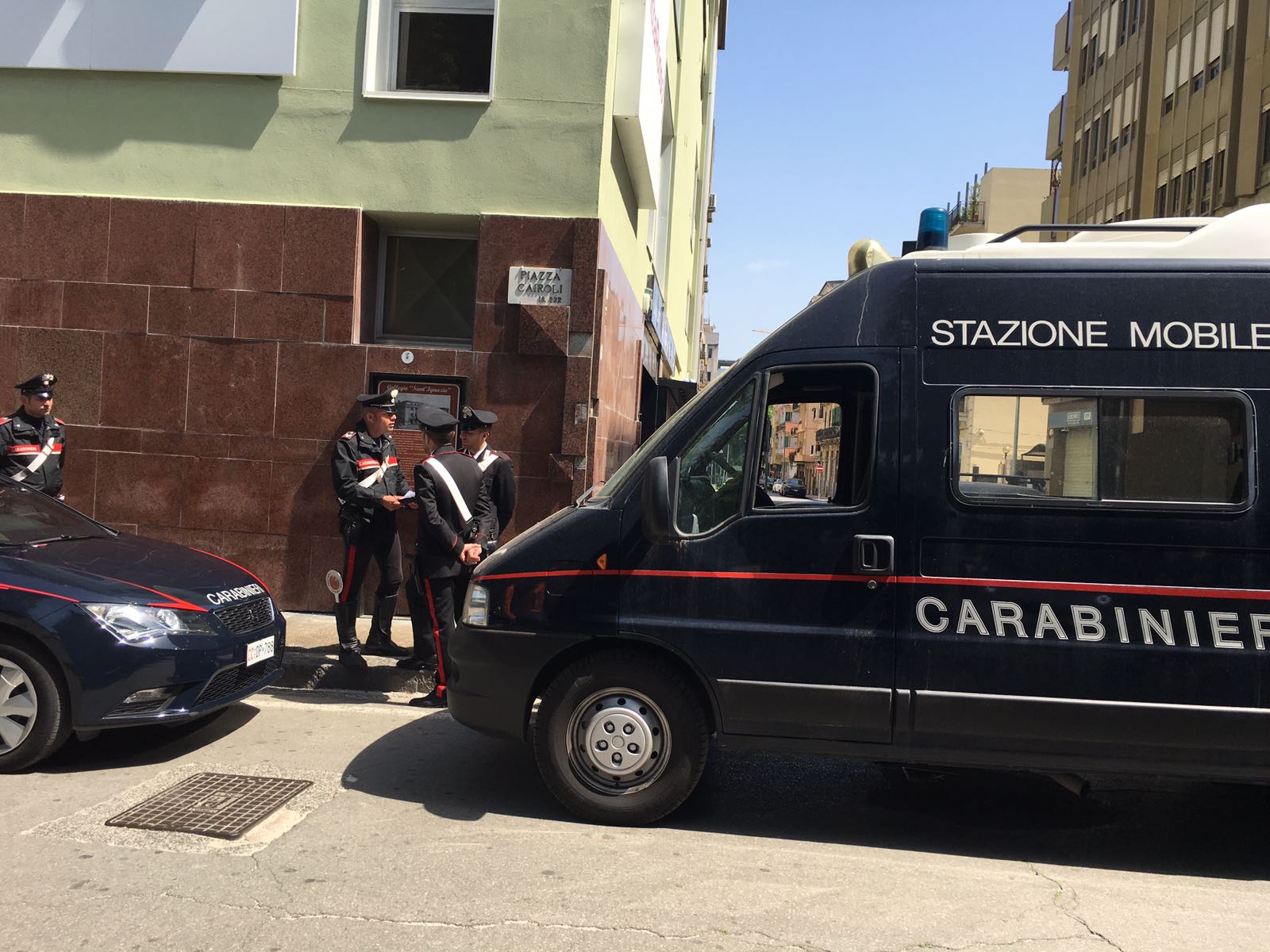 Piazza Cairoli, carabinieri in prima linea per garantire la sicurezza