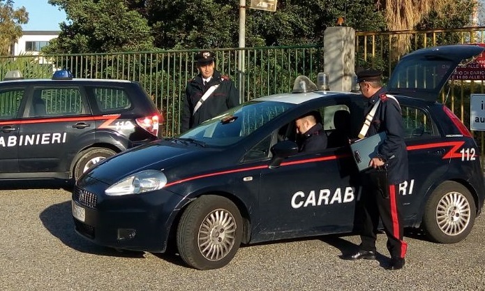 Litiga e colpisce il titolare di un bar con un martello: 52enne arrestato dai carabinieri di Brolo