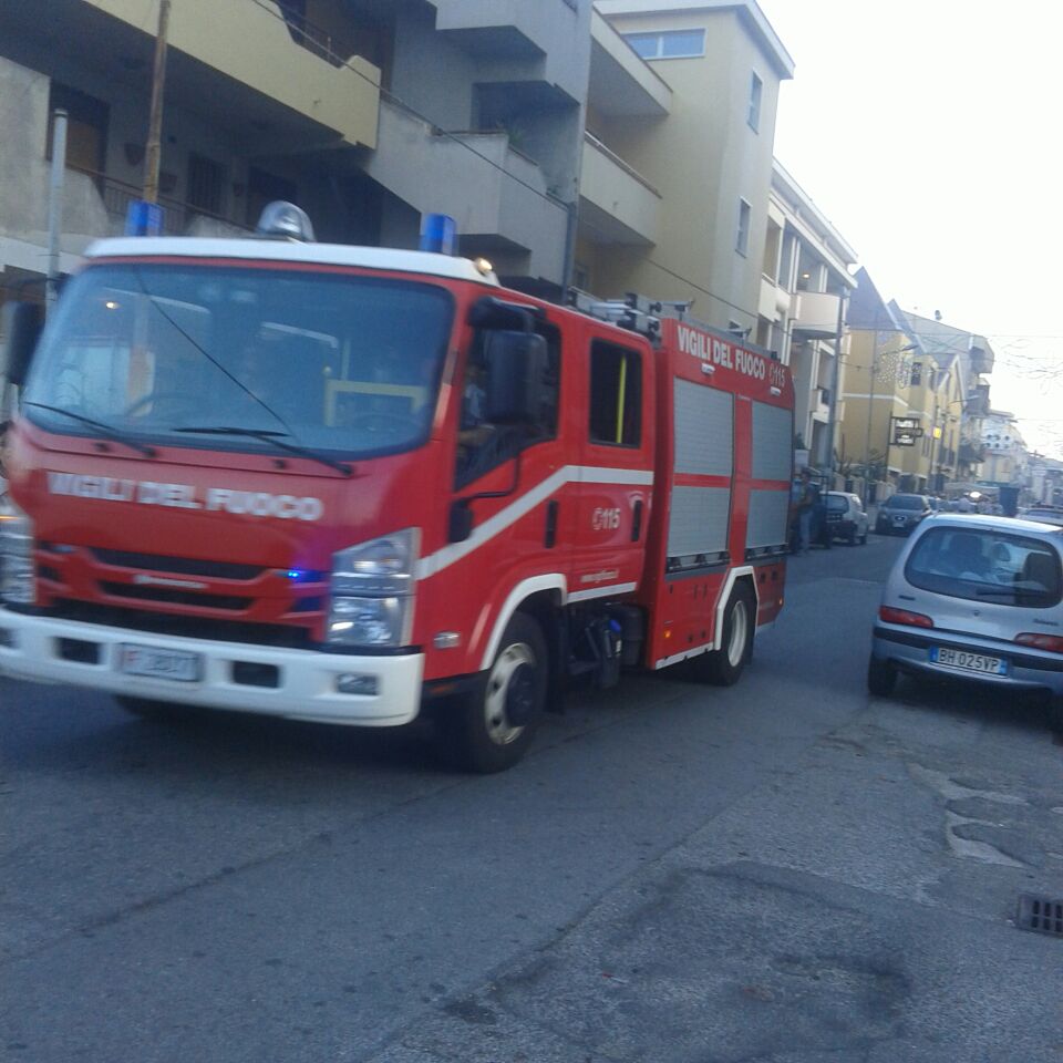 Santa Margherita, terreno incolto incendiato da piromani