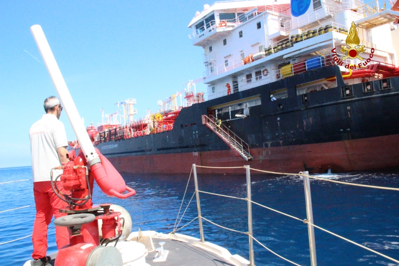 Mare pulito, esercitazione congiunta al largo di Milazzo