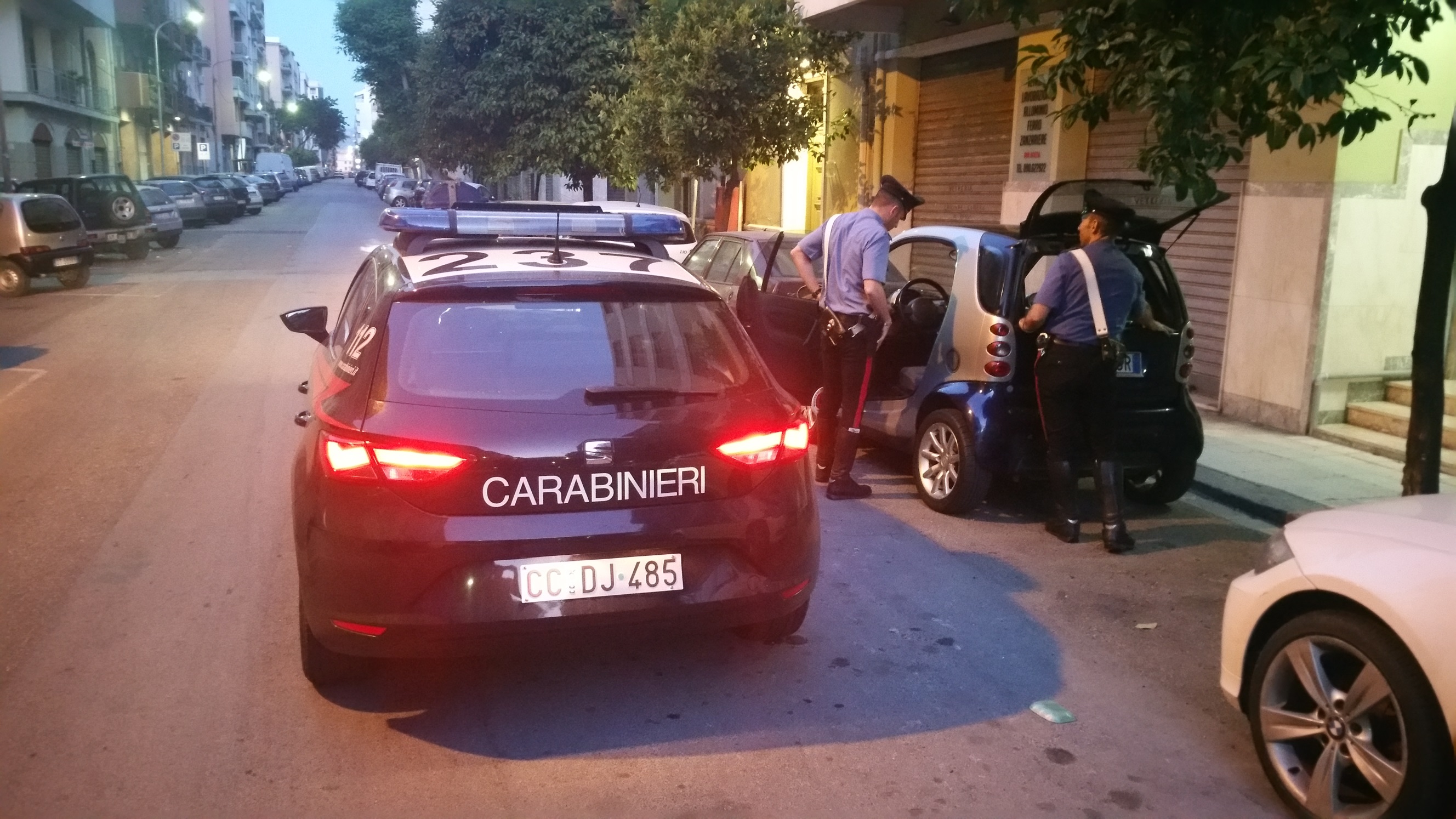 Rubavano su auto in sosta, due arresti dei carabinieri