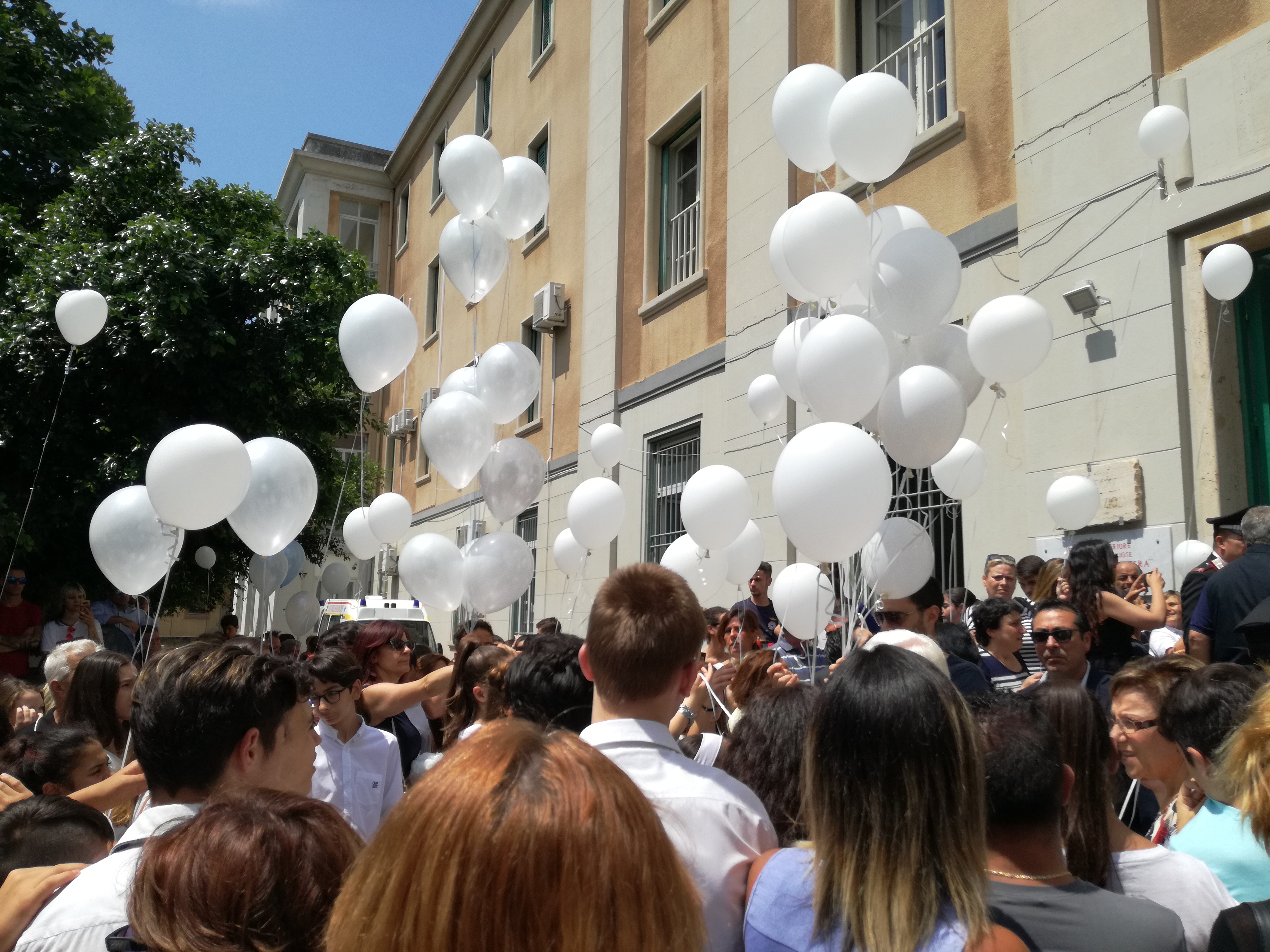 L'ultimo saluto a Francesco e Raniero, un dolore che ha unito la cittá