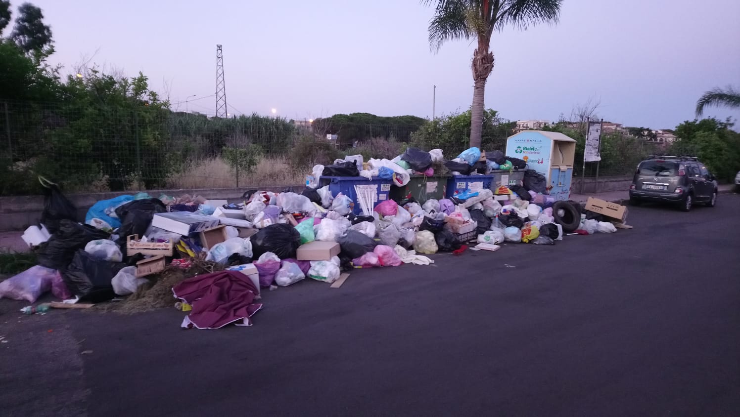 Giardini ridotta in pattumiera, Aiace lancia l'Sos