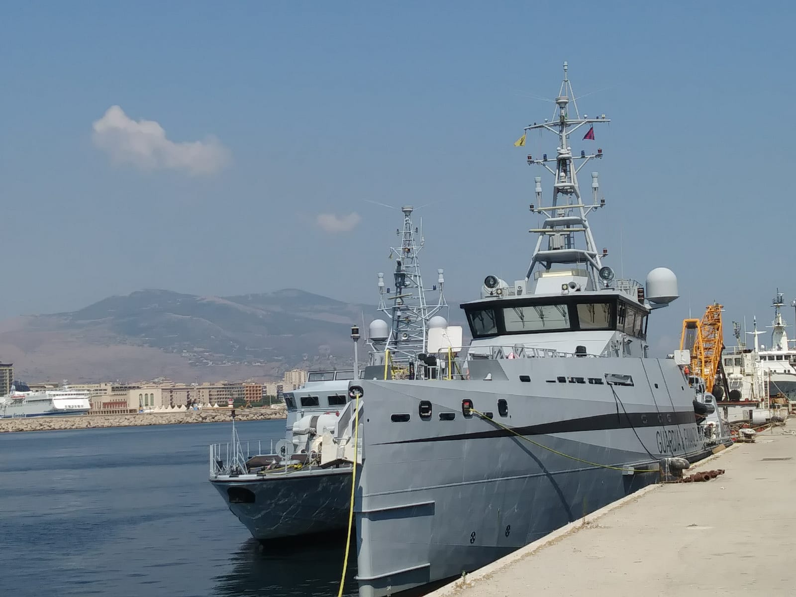 Traffico internazionale di stupefacenti: sequestrate 20 tonnellate di hashish a Palermo