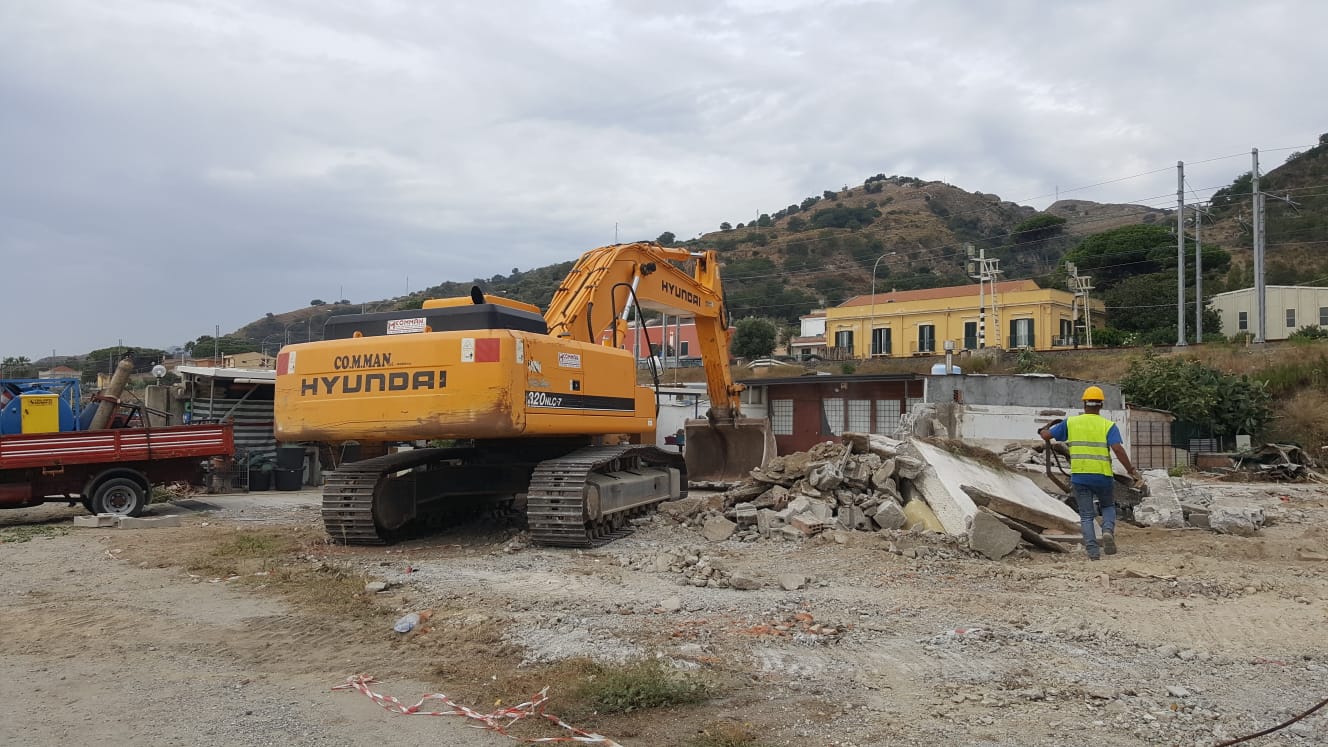 Ultimo sgombero al porto di Tremestieri, De Luca attacca: "Spesi tanti soldi per colpa della malapolitica"