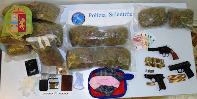 Blitz antidroga a Santa Lucia sopra contesse, due arresti