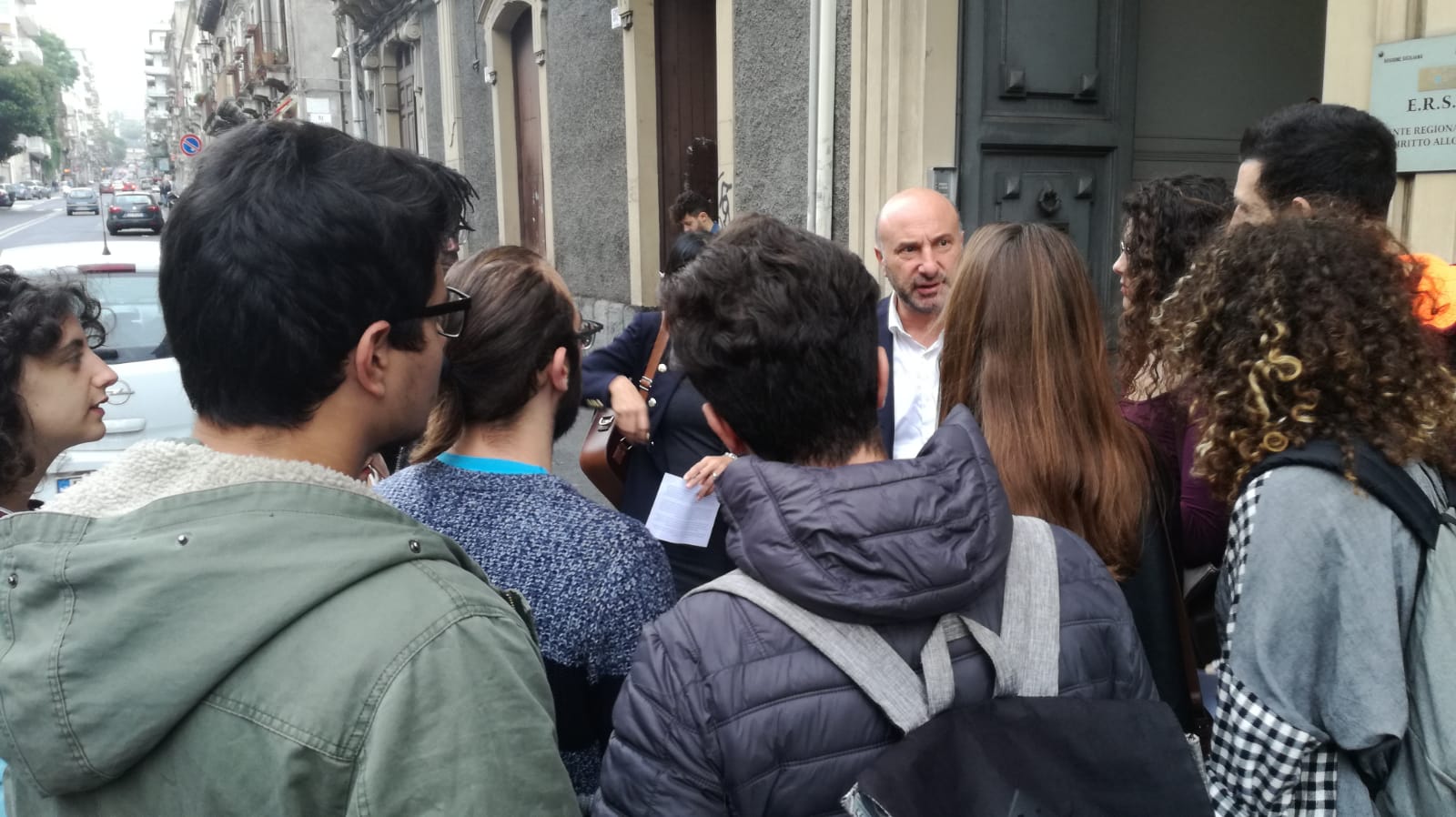 Mancata assegnazione dei posti letto, sit-in di studenti davanti all'Ersu